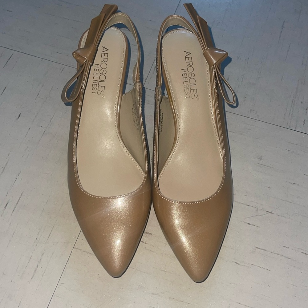 Aerosoles gold/tan slingback pumps size 6
